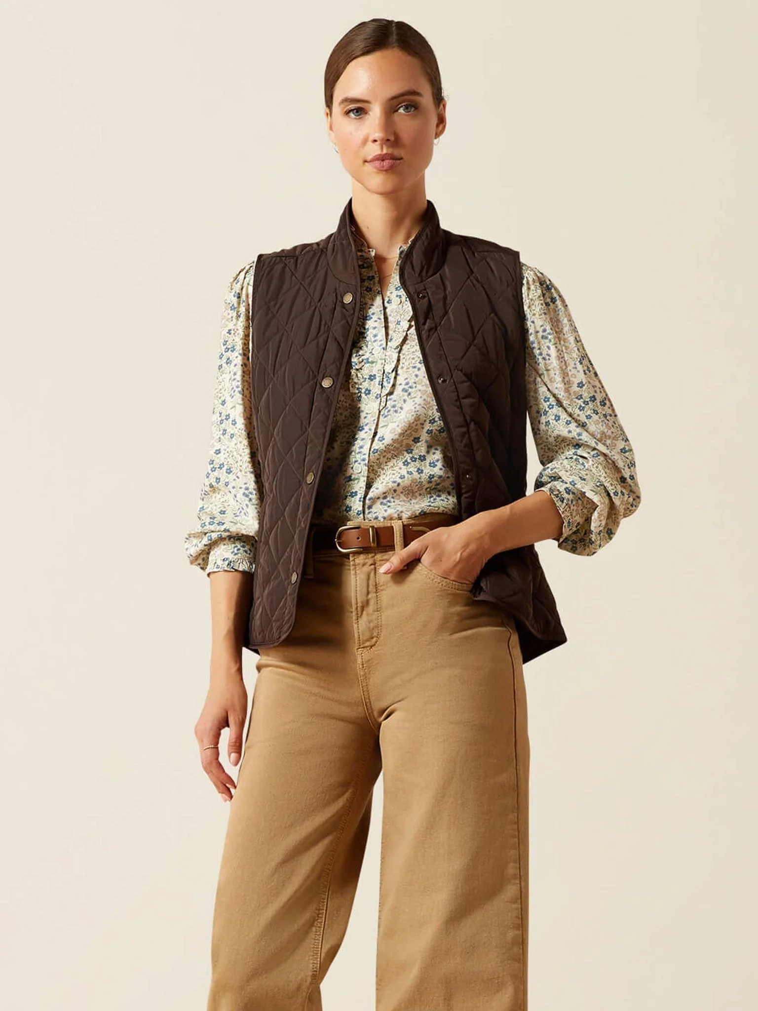 Ariat - Woodside Quilted Ladies Gilet - Womens bodywarmers / Waistcoat / Vest - Image 2