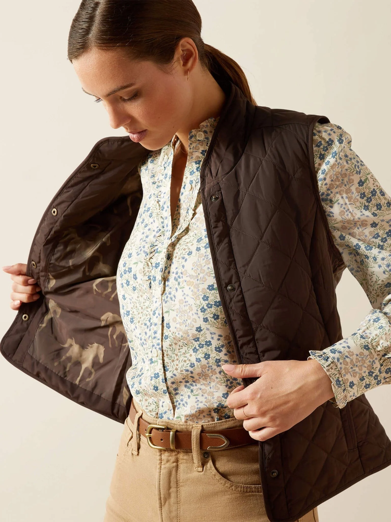 Ariat - Woodside Quilted Ladies Gilet - Womens bodywarmers / Waistcoat / Vest - Image 3