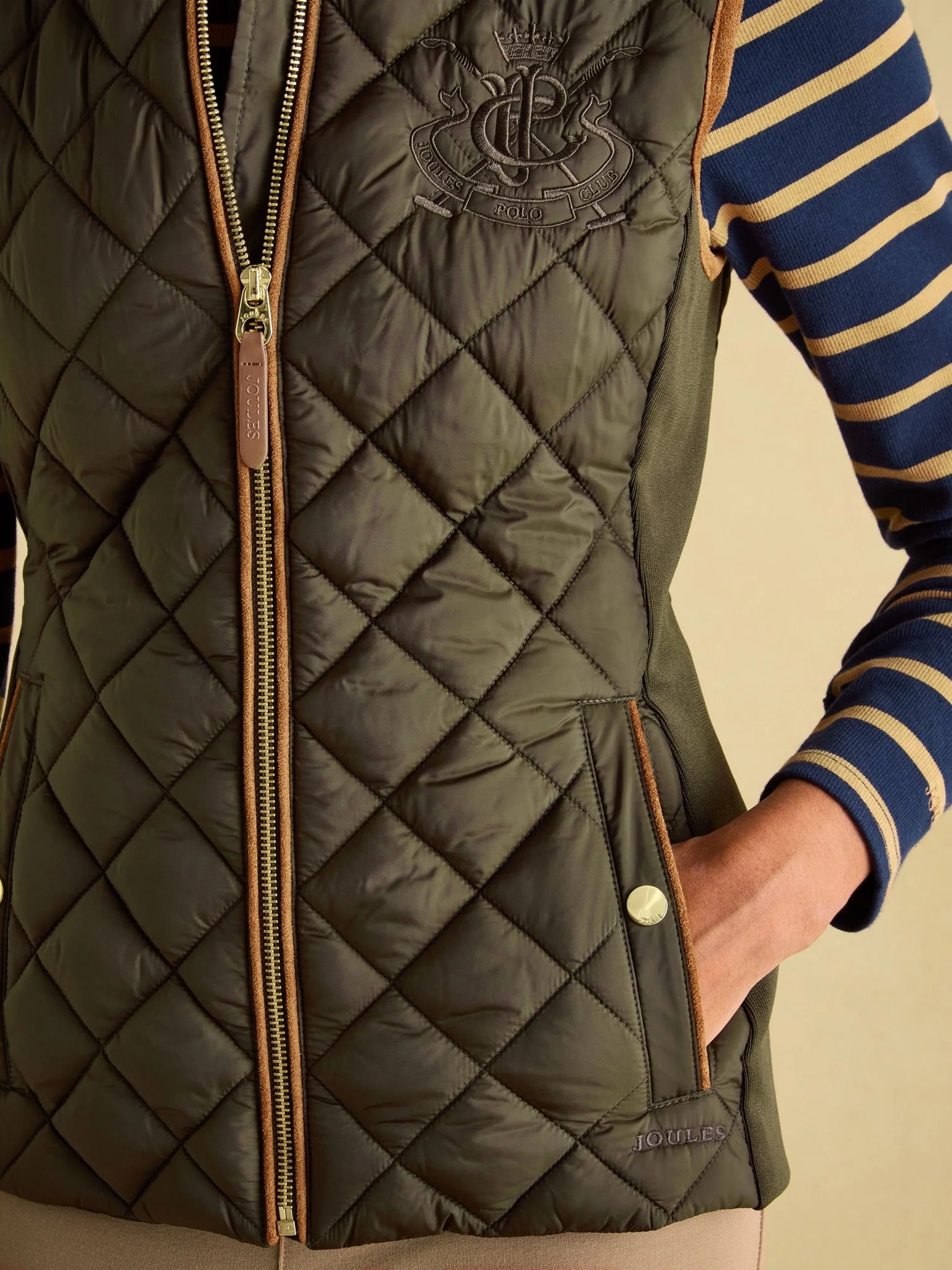 Joules - Joules Braemar Luxe Showerproof Quilted Ladies Gilet, womens waistcoat / Bodywarmer - Image 9