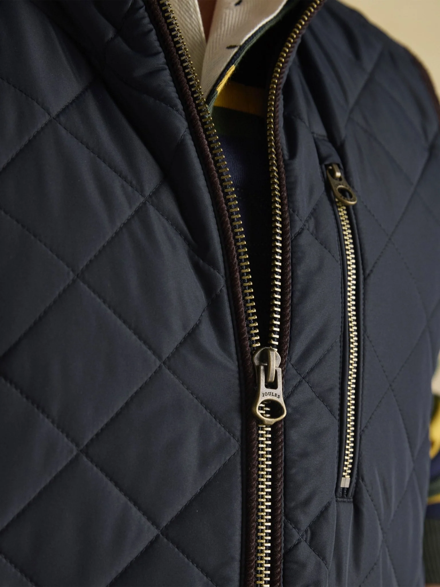 Joules - Joules Maynard Mens Gilet quilted fleece lined waistcoat / bodywarmer - Image 6